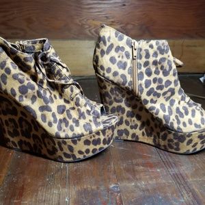 Leopard print wedge